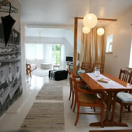 Legendide Maja Kuurordiapartment Vaeikse Viigi Aeaeres Pensjonat