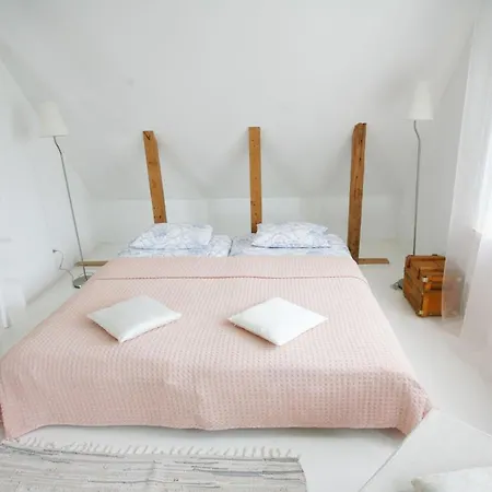 Legendide Maja Kuurordiapartment Vaeikse Viigi Aeaeres