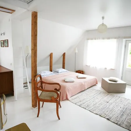 Pensjonat Legendide Maja Kuurordiapartment Vaeikse Viigi Aeaeres 4*