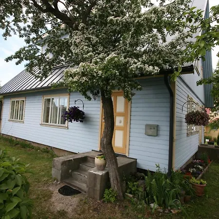 Pensjonat Legendide Maja Kuurordiapartment Vaeikse Viigi Aeaeres 4*