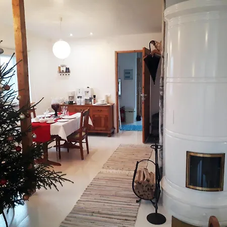 Pensjonat Legendide Maja Kuurordiapartment Vaeikse Viigi Aeaeres 4*