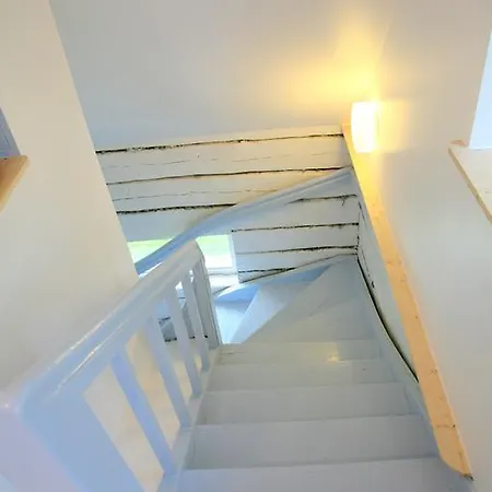 Pensjonat Legendide Maja Kuurordiapartment Vaeikse Viigi Aeaeres 4*