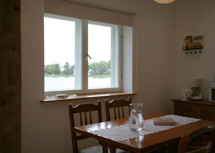 Гостевой дом Legendide Maja Kuurordiapartment Vaeikse Viigi Aeaeres Хаапсалу