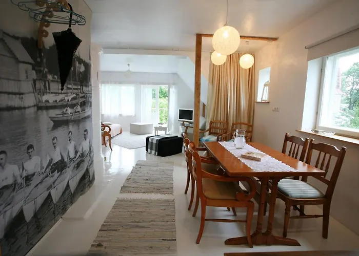 Legendide Maja Kuurordiapartment Vaeikse Viigi Aeaeres Гостевой дом