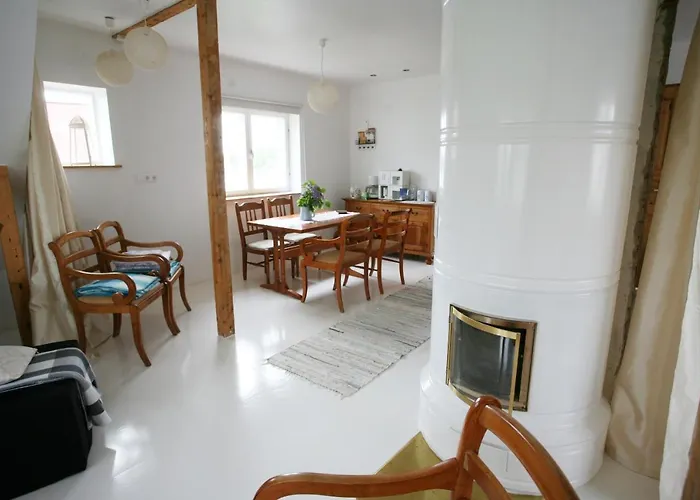 Legendide Maja Kuurordiapartment Vaeikse Viigi Aeaeres Гостевой дом Хаапсалу