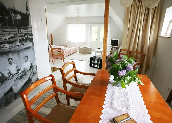 Legendide Maja Kuurordiapartment Vaeikse Viigi Aeaeres Хаапсалу