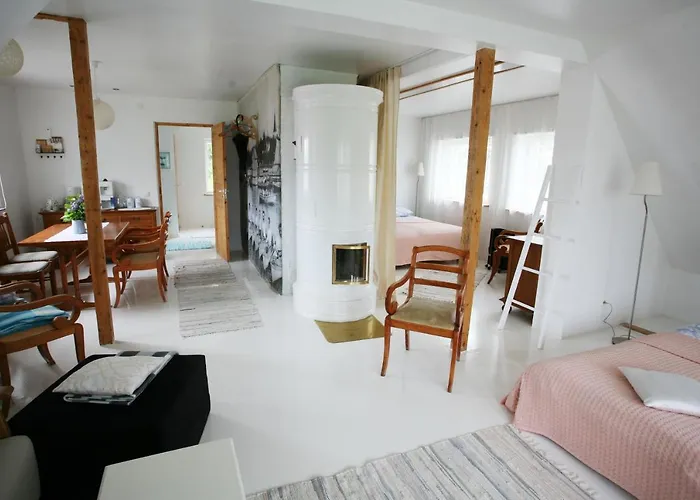 Legendide Maja Kuurordiapartment Vaeikse Viigi Aeaeres Хаапсалу