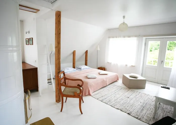 Гостевой дом Legendide Maja Kuurordiapartment Vaeikse Viigi Aeaeres 4*