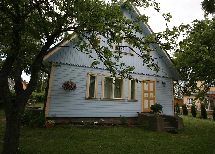 Гостевой дом Legendide Maja Kuurordiapartment Vaeikse Viigi Aeaeres Хаапсалу