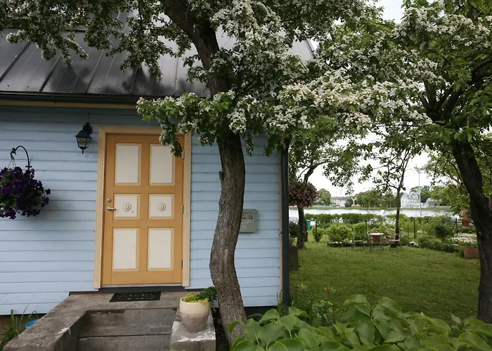 Legendide Maja Kuurordiapartment Vaeikse Viigi Aeaeres Гостевой дом Хаапсалу