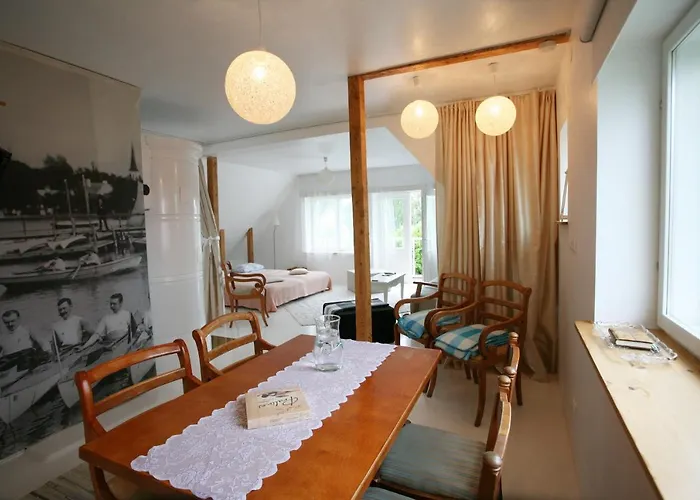 Legendide Maja Kuurordiapartment Vaeikse Viigi Aeaeres Гостевой дом Хаапсалу