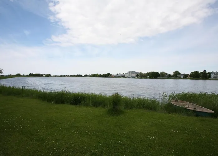 Гостевой дом Legendide Maja Kuurordiapartment Vaeikse Viigi Aeaeres 4*