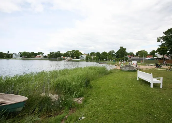 Гостевой дом Legendide Maja Kuurordiapartment Vaeikse Viigi Aeaeres 4*