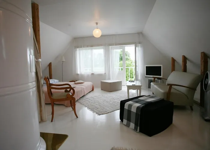 Legendide Maja Kuurordiapartment Vaeikse Viigi Aeaeres Хаапсалу