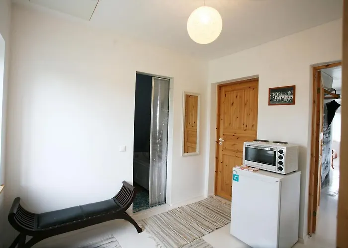 Legendide Maja Kuurordiapartment Vaeikse Viigi Aeaeres Гостевой дом 4*