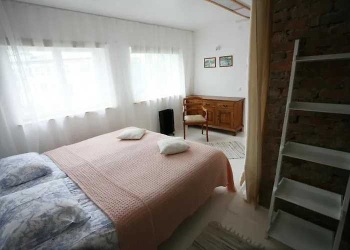 Гостевой дом Legendide Maja Kuurordiapartment Vaeikse Viigi Aeaeres Хаапсалу