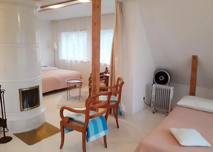 Гостевой дом Legendide Maja Kuurordiapartment Vaeikse Viigi Aeaeres Хаапсалу