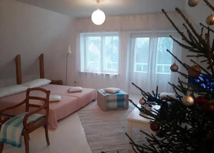 Legendide Maja Kuurordiapartment Vaeikse Viigi Aeaeres Гостевой дом 4*