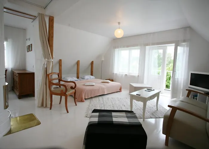 Legendide Maja Kuurordiapartment Vaeikse Viigi Aeaeres Гостевой дом Хаапсалу