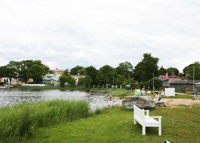 Legendide Maja Kuurordiapartment Vaeikse Viigi Aeaeres Гостевой дом 4*