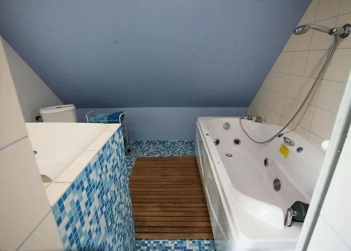 Legendide Maja Kuurordiapartment Vaeikse Viigi Aeaeres Гостевой дом Хаапсалу