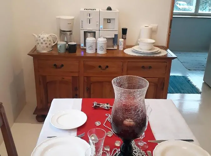 Legendide Maja Kuurordiapartment Vaeikse Viigi Aeaeres Гостевой дом Хаапсалу