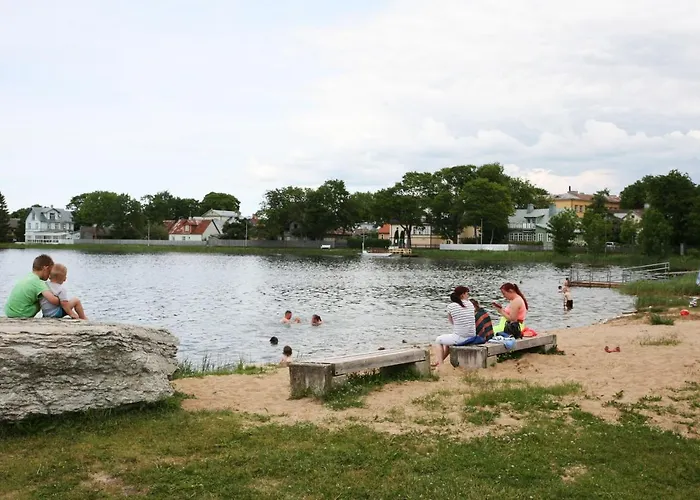 Legendide Maja Kuurordiapartment Vaeikse Viigi Aeaeres Хаапсалу