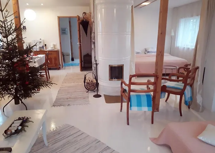 Гостевой дом Legendide Maja Kuurordiapartment Vaeikse Viigi Aeaeres 4*