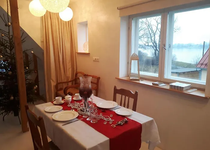 Гостевой дом Legendide Maja Kuurordiapartment Vaeikse Viigi Aeaeres Хаапсалу