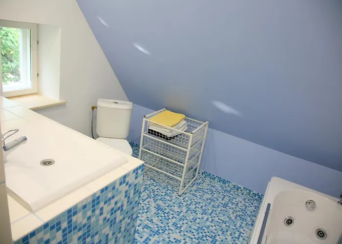 Legendide Maja Kuurordiapartment Vaeikse Viigi Aeaeres Гостевой дом 4*